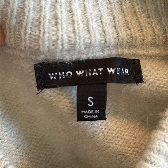 Who What Wear light green long sleeve sweater with button detail down sleeves - Picture 7 of 9